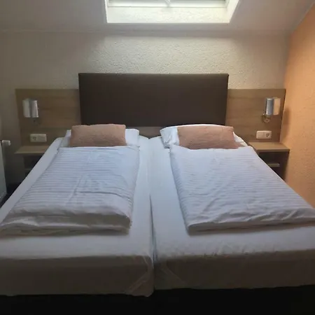Central Hotel Duisburg 3*